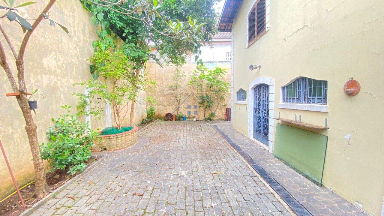 Casa com 221m&sup2; em Interlagos 4 dorms sendo 2 su&iacute;tes 6 vagas Rua Cláudio Daniel Rodrigues São Paulo - 