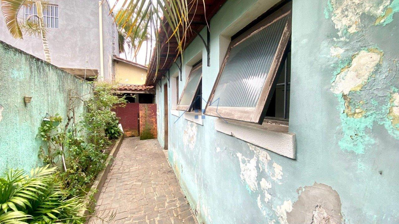 Casa com 221m&sup2; em Interlagos 4 dorms sendo 2 su&iacute;tes 6 vagas Rua Cláudio Daniel Rodrigues São Paulo - 