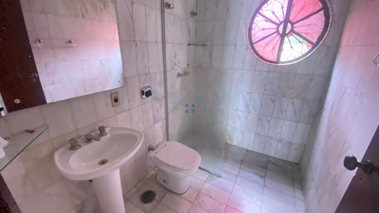 Casa com 221m&sup2; em Interlagos 4 dorms sendo 2 su&iacute;tes 6 vagas Rua Cláudio Daniel Rodrigues São Paulo - 