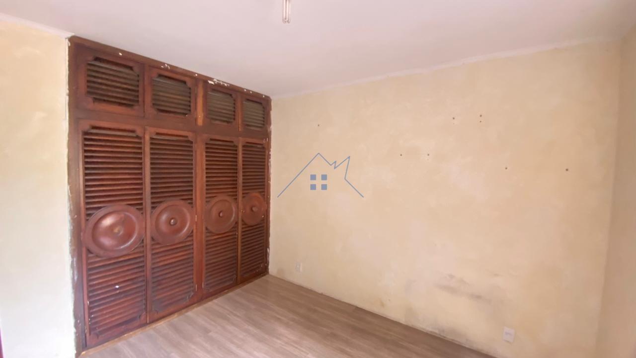 Casa com 221m&sup2; em Interlagos 4 dorms sendo 2 su&iacute;tes 6 vagas Rua Cláudio Daniel Rodrigues São Paulo - 