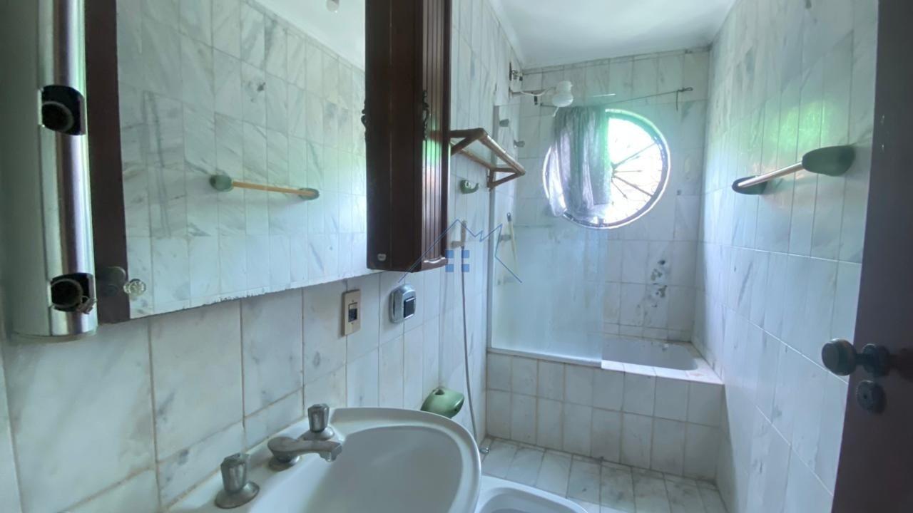 Casa com 221m&sup2; em Interlagos 4 dorms sendo 2 su&iacute;tes 6 vagas Rua Cláudio Daniel Rodrigues São Paulo - 