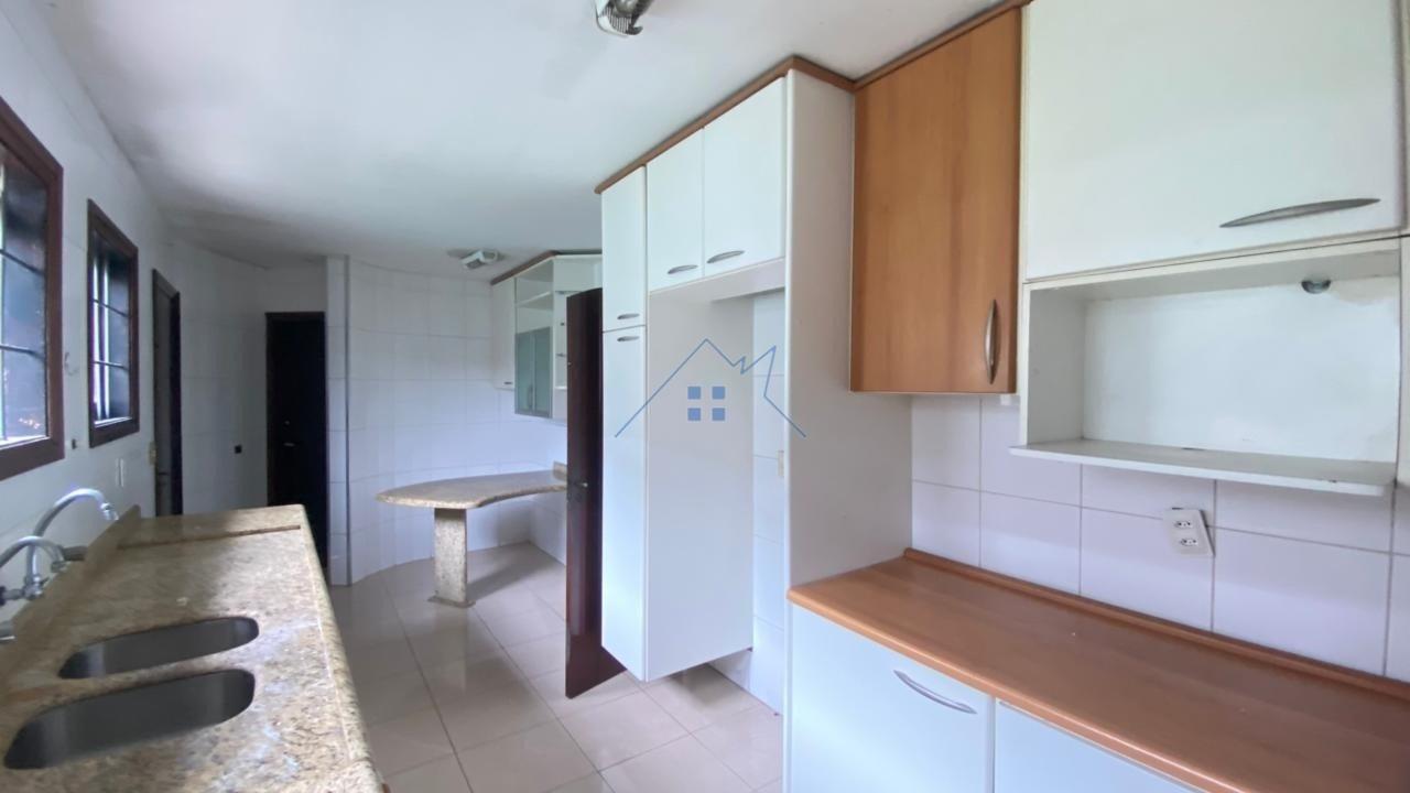 Casa com 221m&sup2; em Interlagos 4 dorms sendo 2 su&iacute;tes 6 vagas Rua Cláudio Daniel Rodrigues São Paulo - 