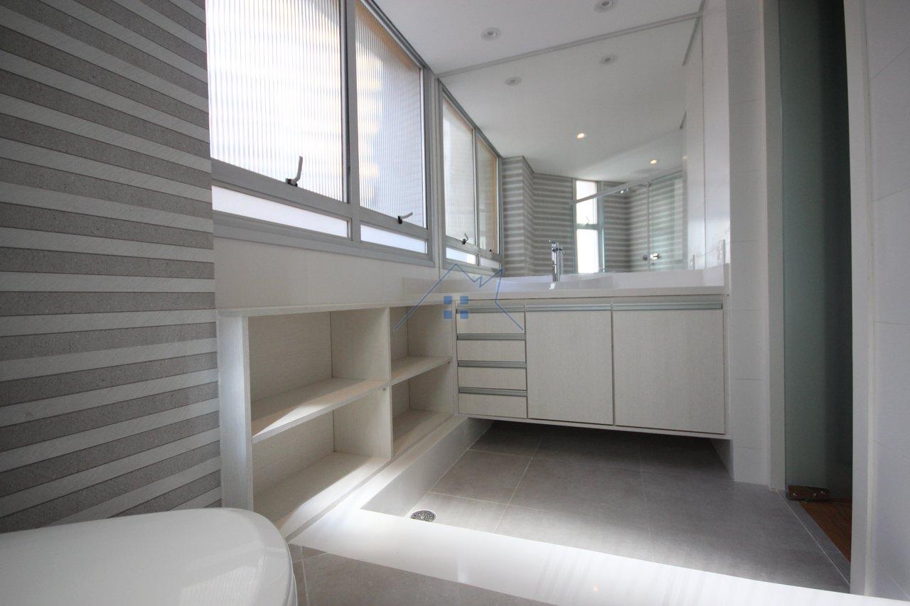 Apartamento Moema 3 suítes 3 vagas Varanda  São Paulo - 