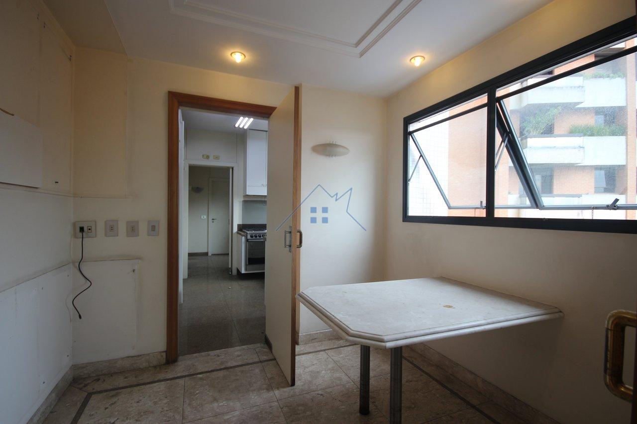 Apartamento Venda e Locação Higienópolis 4 quartos sendo 2 suítes 4 vagas Varanda  São Paulo - 
