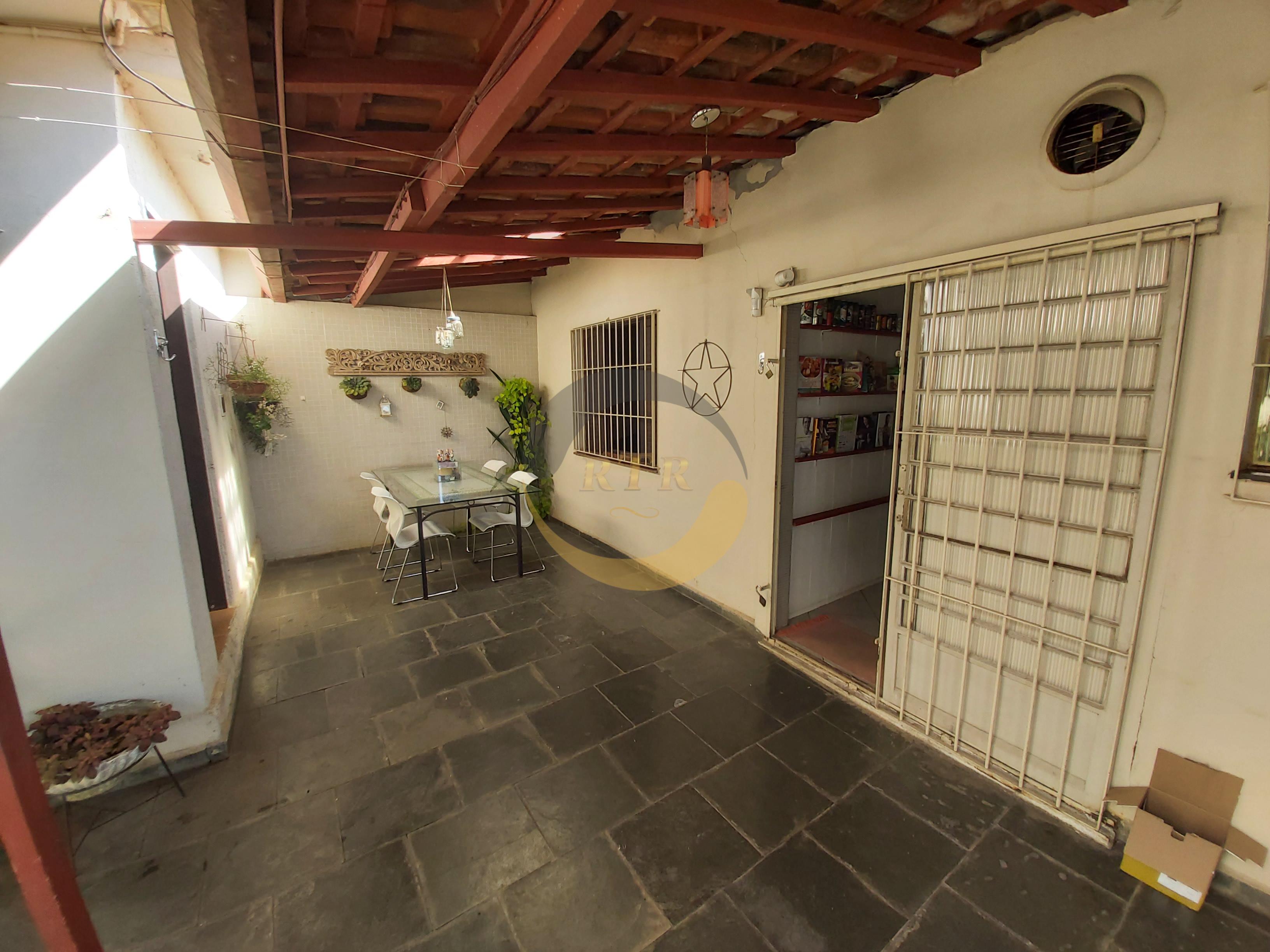Casa T&eacute;rrea, 3 Quartos, 1 Suite, Escrit&oacute;rio Fundos, Copa e Banheiro, 7 Vagas, Monte Kemel  São Paulo - 