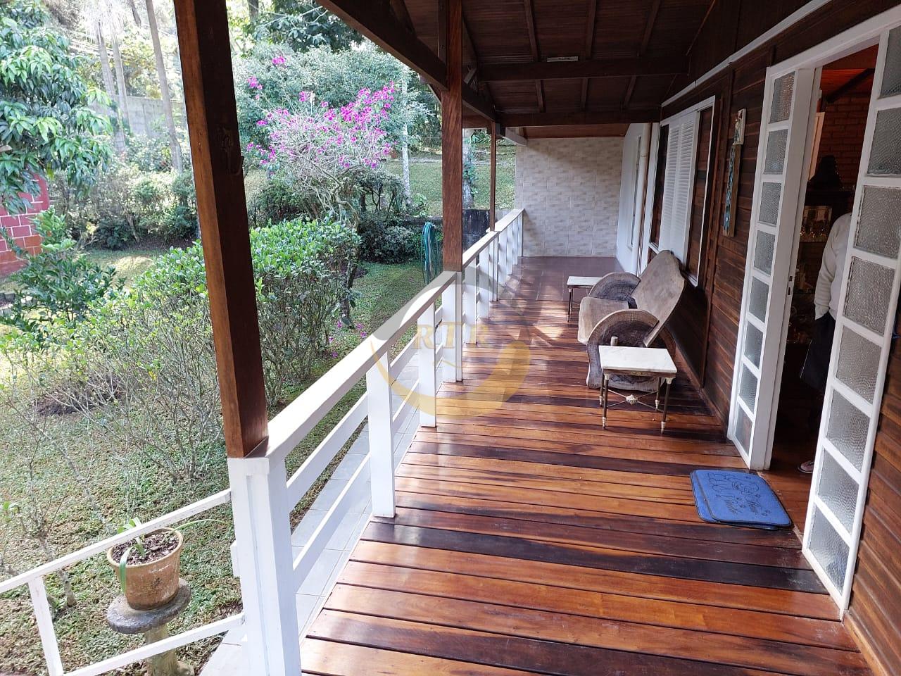 Ch&aacute;cara 2.000m&sup2;, Condom&iacute;nio, Embu 3 su&iacute;tes, piscina, pomar, &Oacute;tima localiza&ccedil;&atilde;o f&aacute;cil acesso  Embu das Artes - 