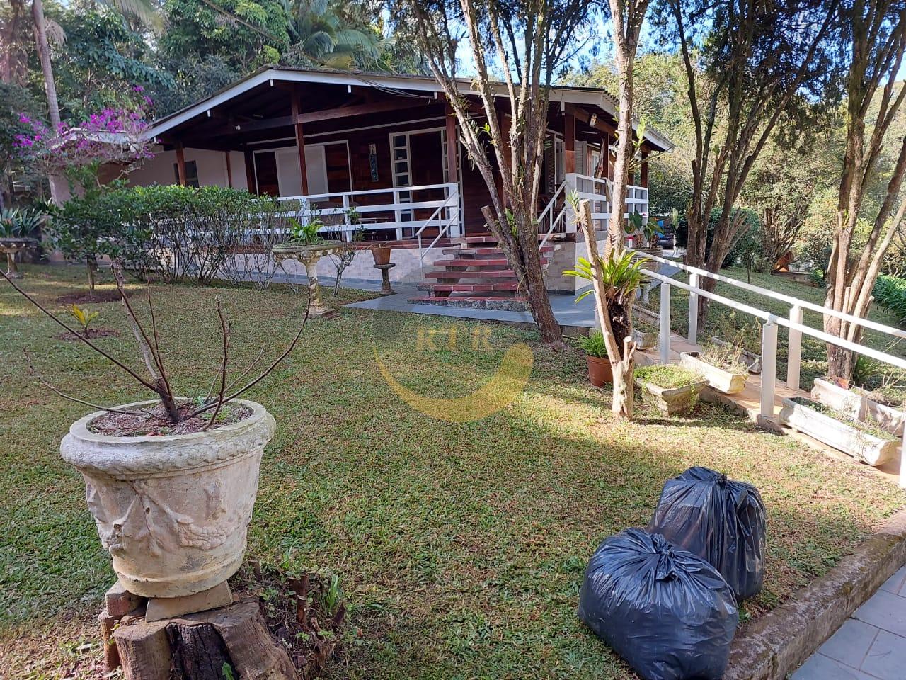 Ch&aacute;cara 2.000m&sup2;, Condom&iacute;nio, Embu 3 su&iacute;tes, piscina, pomar, &Oacute;tima localiza&ccedil;&atilde;o f&aacute;cil acesso  Embu das Artes - 