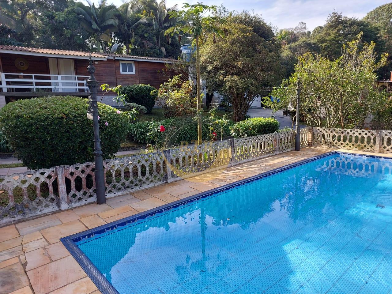 Ch&aacute;cara 2.000m&sup2;, Condom&iacute;nio, Embu 3 su&iacute;tes, piscina, pomar, &Oacute;tima localiza&ccedil;&atilde;o f&aacute;cil acesso  Embu das Artes - 