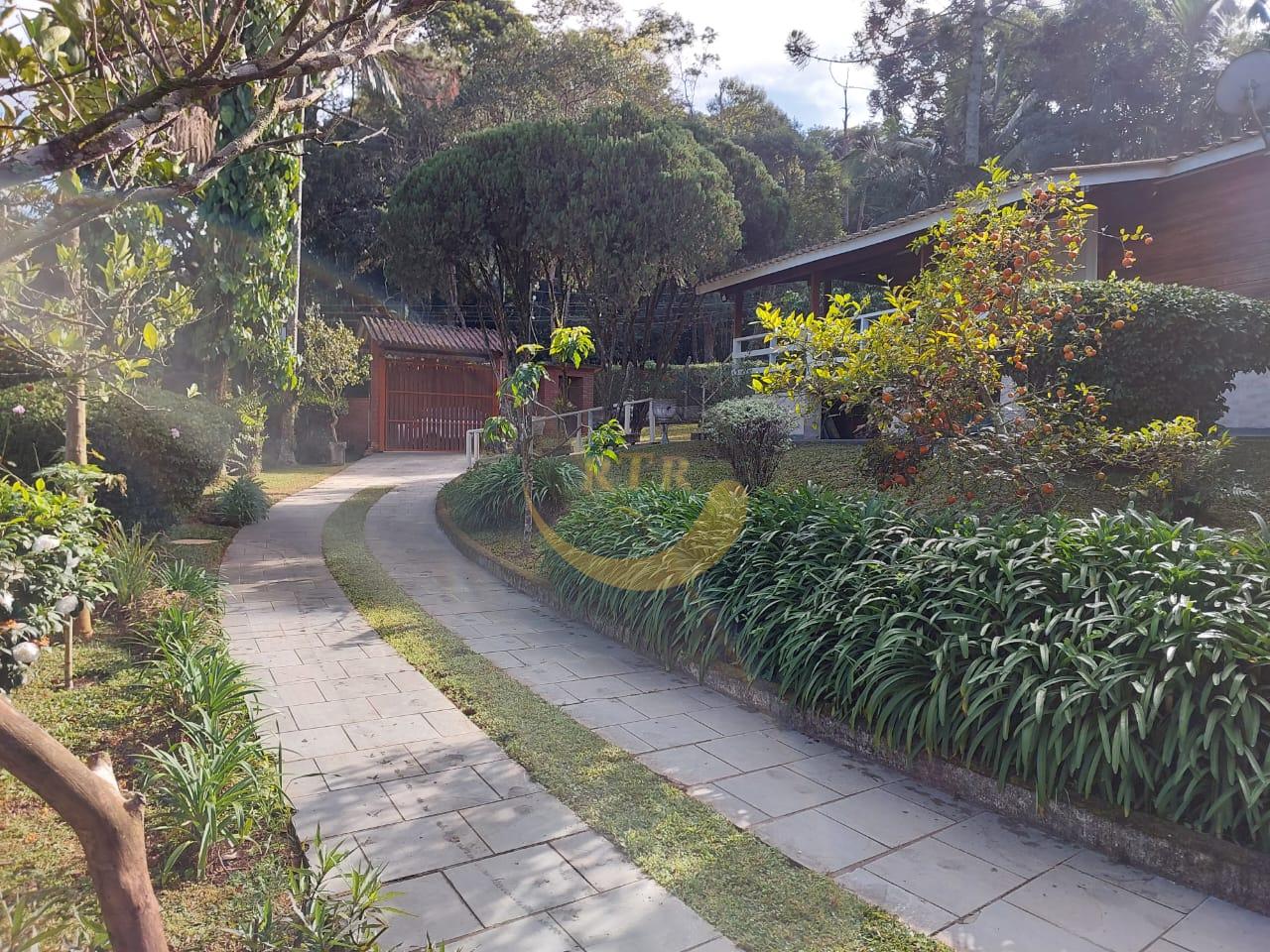 Ch&aacute;cara 2.000m&sup2;, Condom&iacute;nio, Embu 3 su&iacute;tes, piscina, pomar, &Oacute;tima localiza&ccedil;&atilde;o f&aacute;cil acesso  Embu das Artes - 