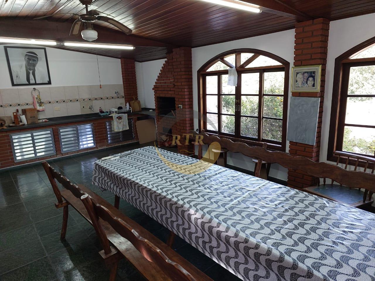Ch&aacute;cara 2.000m&sup2;, Condom&iacute;nio, Embu 3 su&iacute;tes, piscina, pomar, &Oacute;tima localiza&ccedil;&atilde;o f&aacute;cil acesso  Embu das Artes - 
