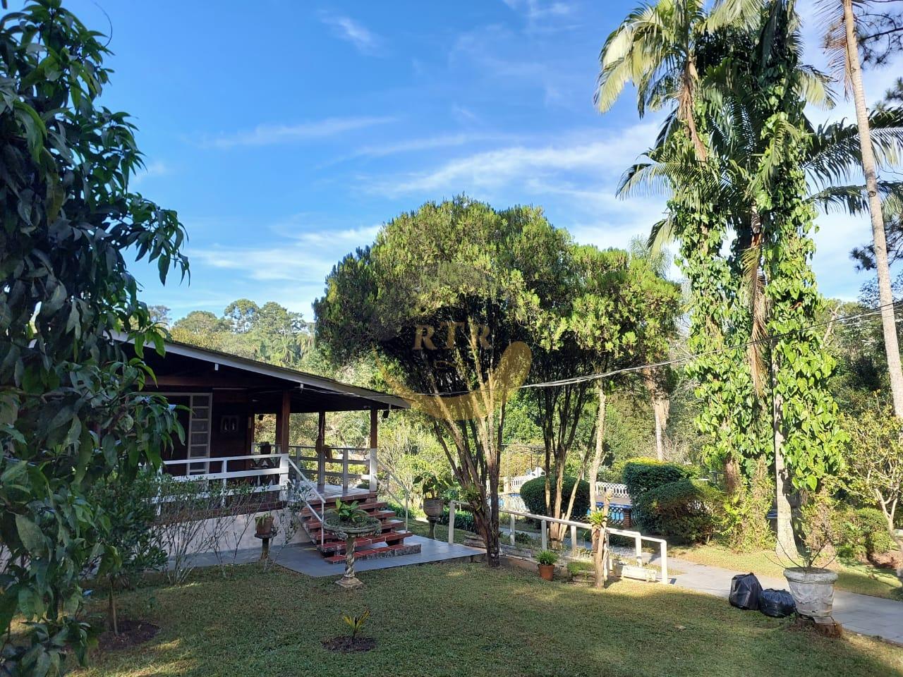Ch&aacute;cara 2.000m&sup2;, Condom&iacute;nio, Embu 3 su&iacute;tes, piscina, pomar, &Oacute;tima localiza&ccedil;&atilde;o f&aacute;cil acesso  Embu das Artes - 