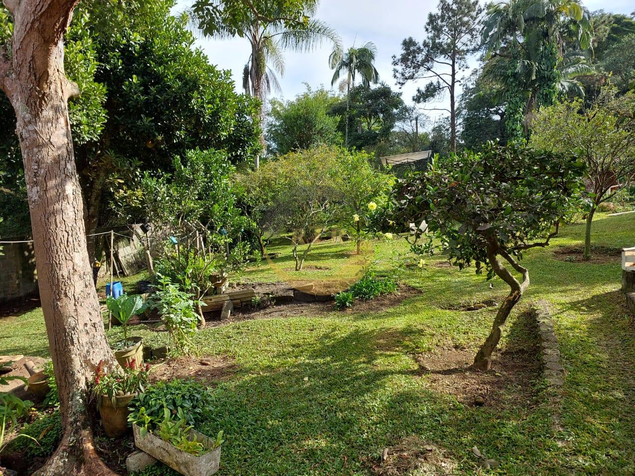Ch&aacute;cara 2.000m&sup2;, Condom&iacute;nio, Embu 3 su&iacute;tes, piscina, pomar, &Oacute;tima localiza&ccedil;&atilde;o f&aacute;cil acesso  Embu das Artes - 