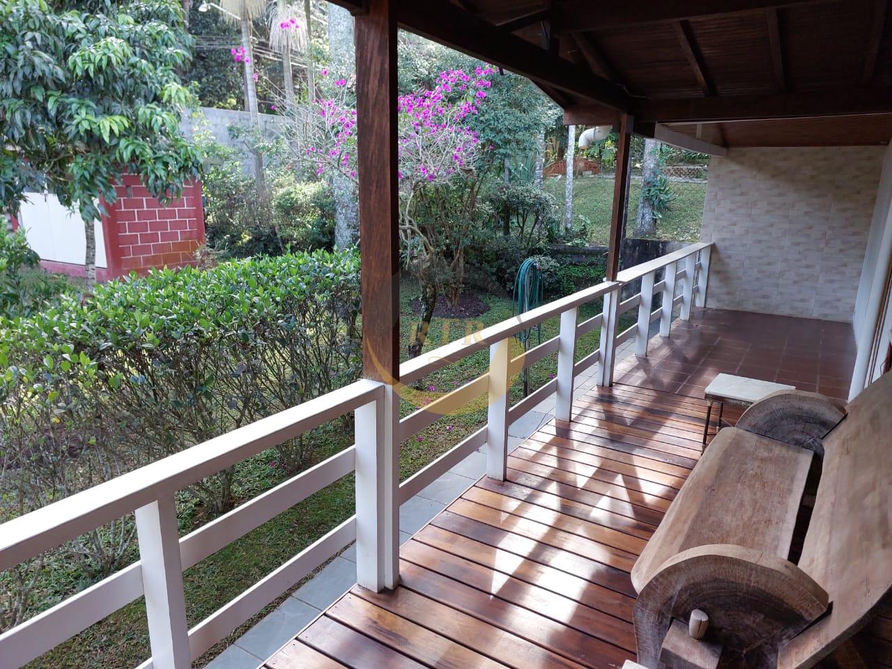 Ch&aacute;cara 2.000m&sup2;, Condom&iacute;nio, Embu 3 su&iacute;tes, piscina, pomar, &Oacute;tima localiza&ccedil;&atilde;o f&aacute;cil acesso  Embu das Artes - 