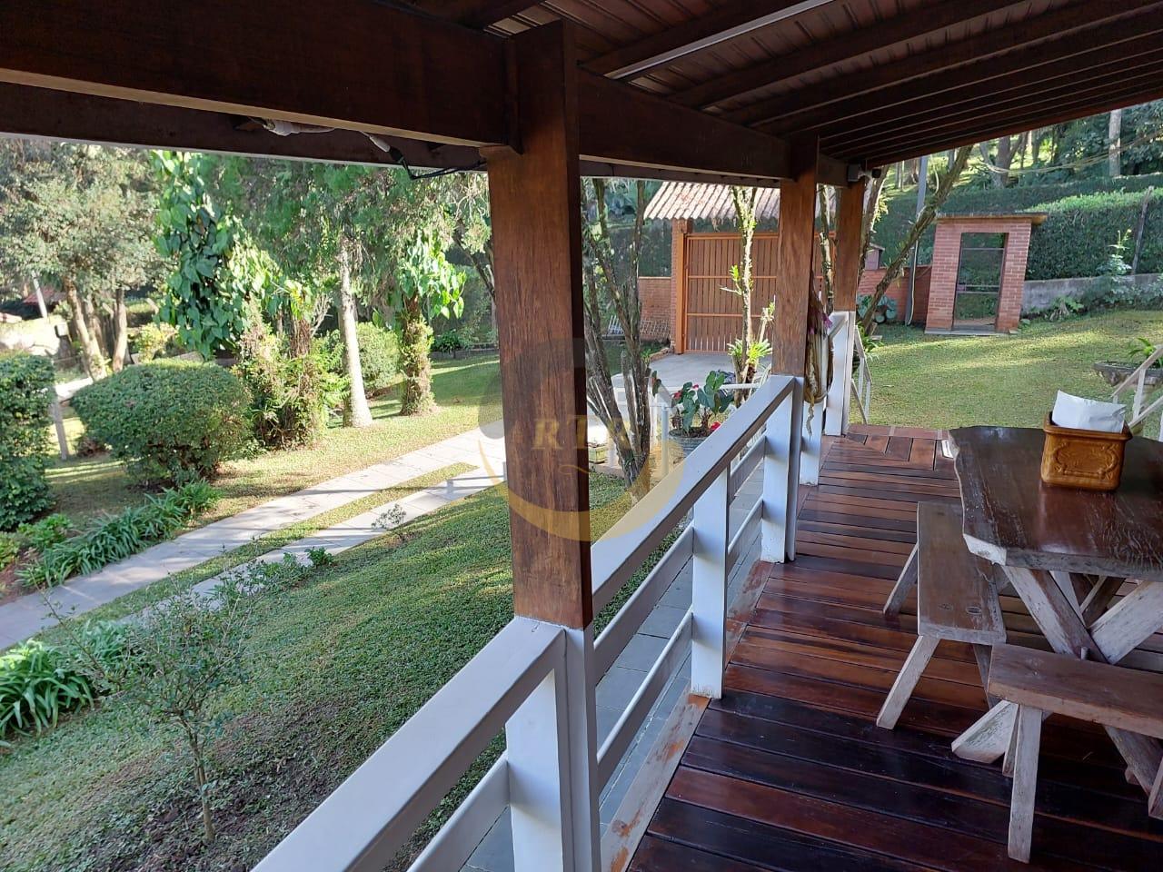 Ch&aacute;cara 2.000m&sup2;, Condom&iacute;nio, Embu 3 su&iacute;tes, piscina, pomar, &Oacute;tima localiza&ccedil;&atilde;o f&aacute;cil acesso  Embu das Artes - 