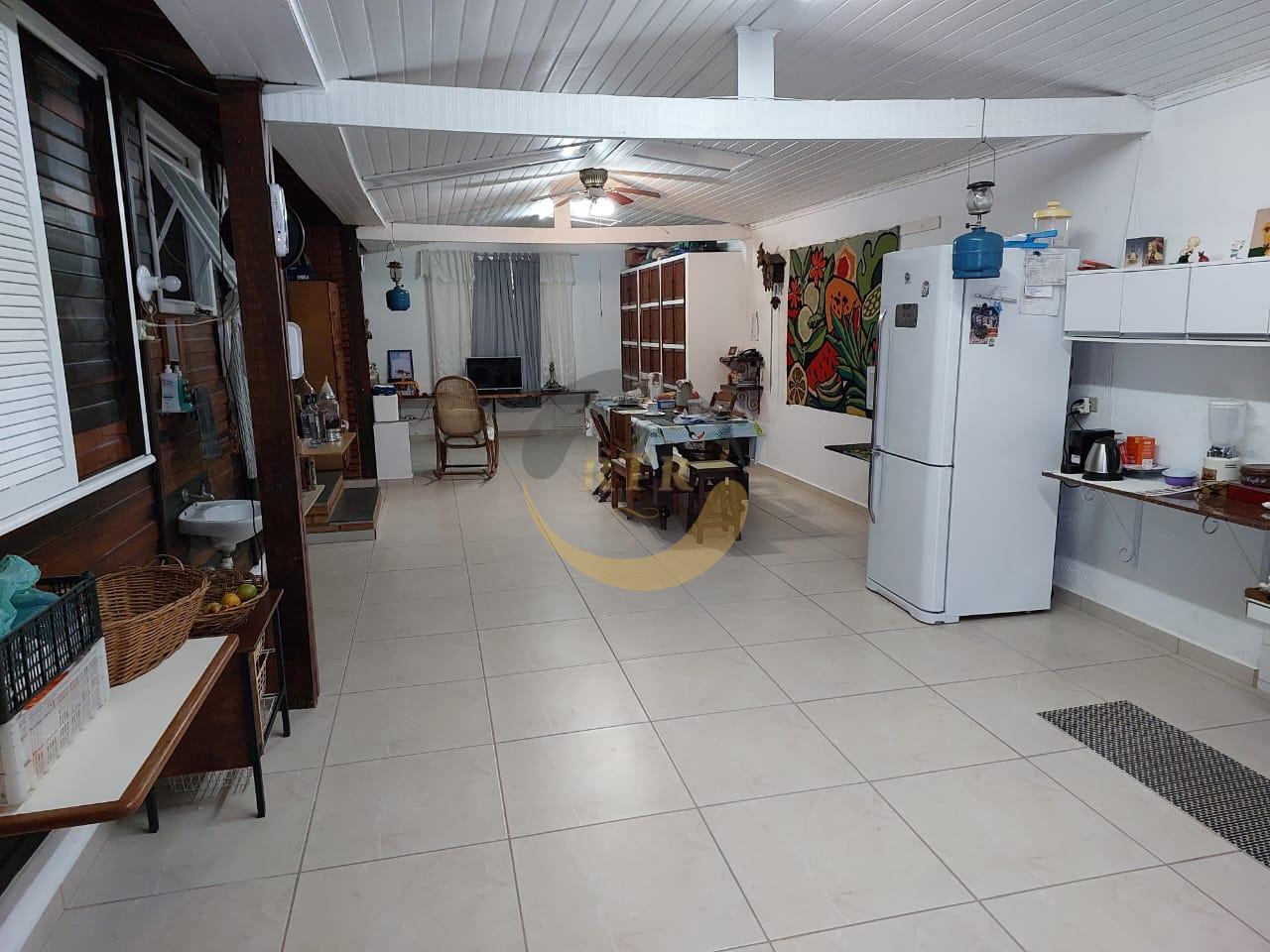 Ch&aacute;cara 2.000m&sup2;, Condom&iacute;nio, Embu 3 su&iacute;tes, piscina, pomar, &Oacute;tima localiza&ccedil;&atilde;o f&aacute;cil acesso  Embu das Artes - 