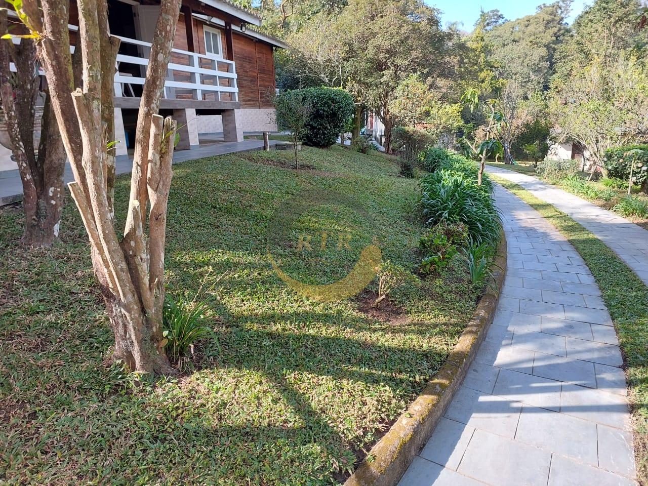 Ch&aacute;cara 2.000m&sup2;, Condom&iacute;nio, Embu 3 su&iacute;tes, piscina, pomar, &Oacute;tima localiza&ccedil;&atilde;o f&aacute;cil acesso  Embu das Artes - 