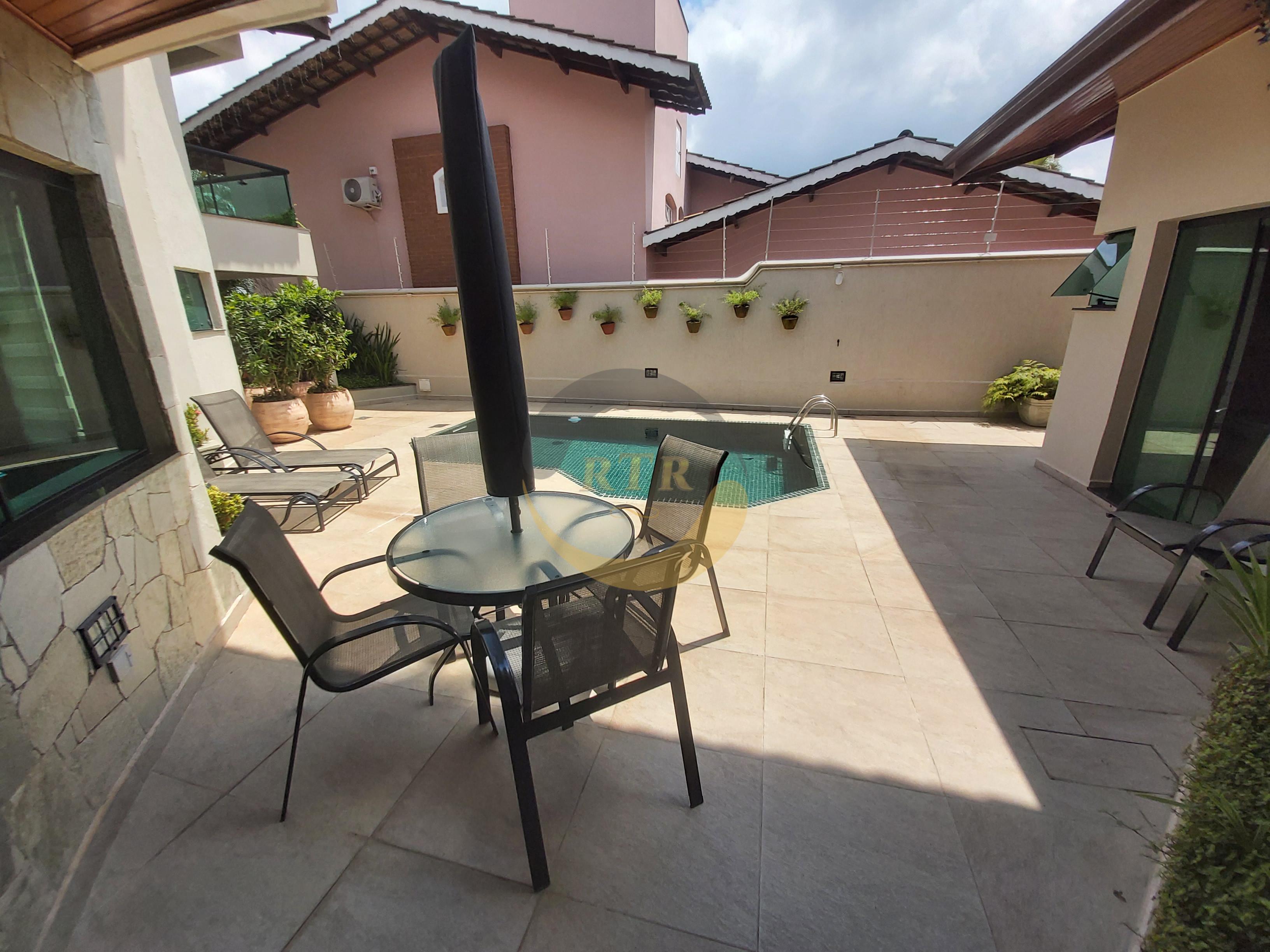 S&atilde;o Roque Nobre, Sobrado Alto Padr&atilde;o 340m&sup2;, 3 Su&iacute;tes, Piscina, Aquecimento Solar  São Roque - 