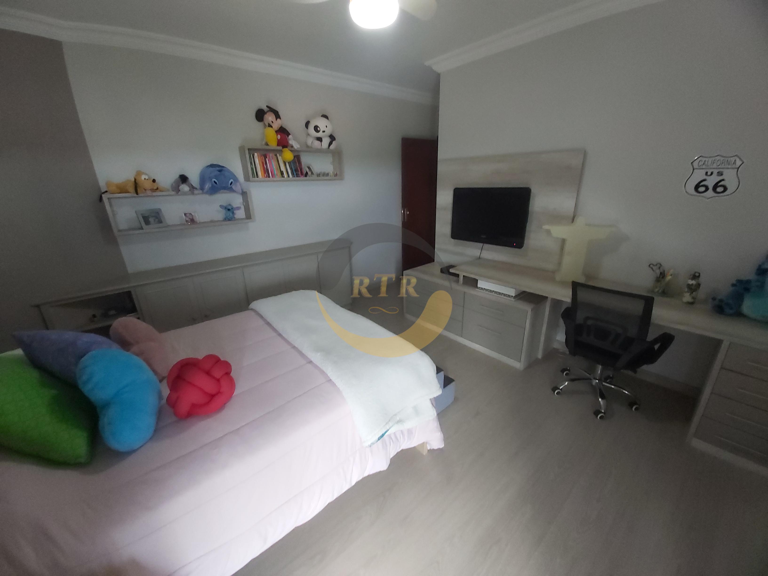 S&atilde;o Roque Nobre, Sobrado Alto Padr&atilde;o 340m&sup2;, 3 Su&iacute;tes, Piscina, Aquecimento Solar  São Roque - 