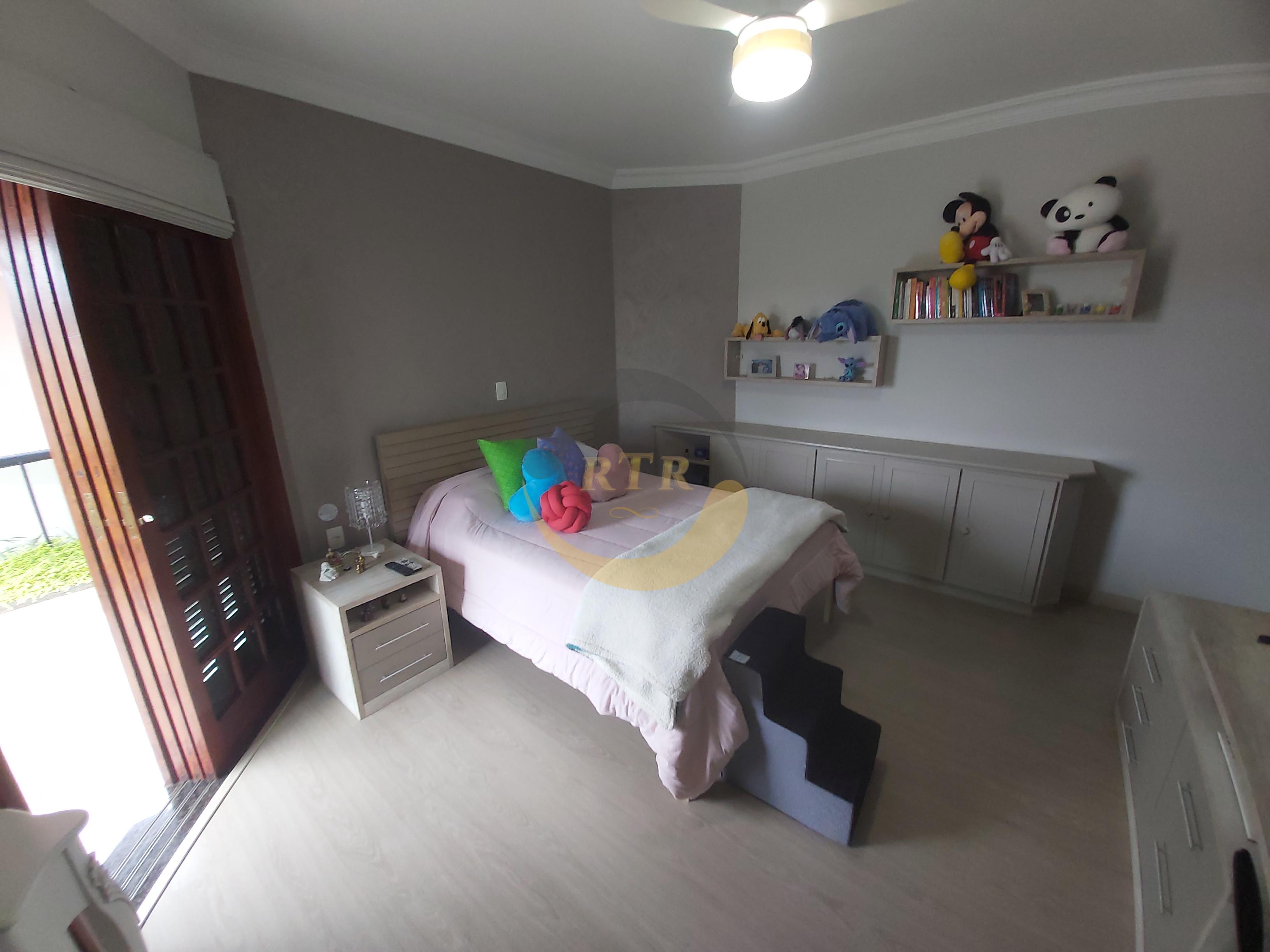 S&atilde;o Roque Nobre, Sobrado Alto Padr&atilde;o 340m&sup2;, 3 Su&iacute;tes, Piscina, Aquecimento Solar  São Roque - 