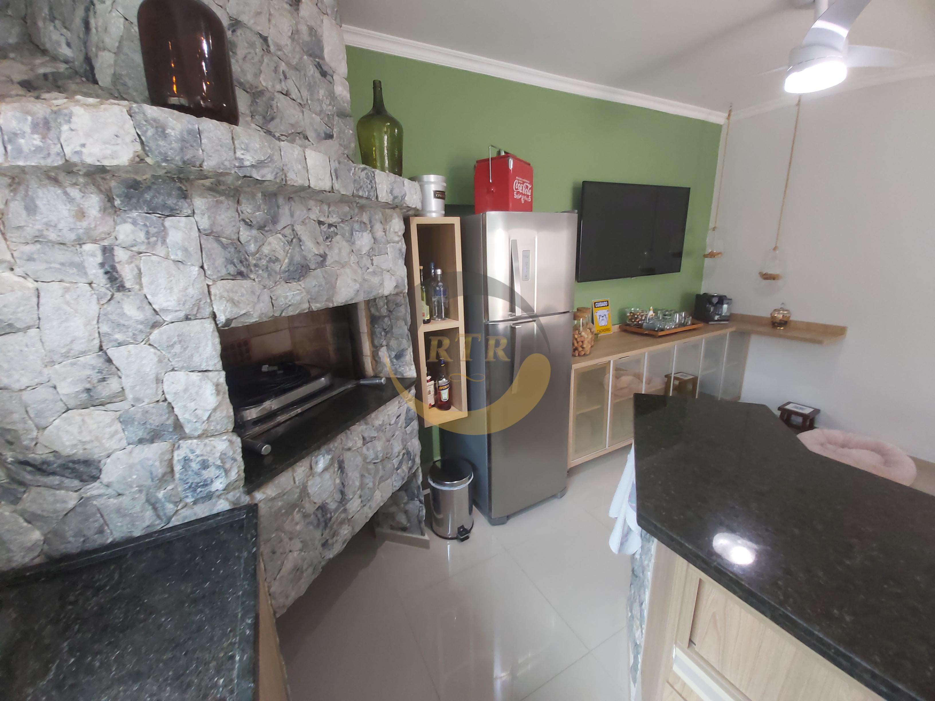 S&atilde;o Roque Nobre, Sobrado Alto Padr&atilde;o 340m&sup2;, 3 Su&iacute;tes, Piscina, Aquecimento Solar  São Roque - 