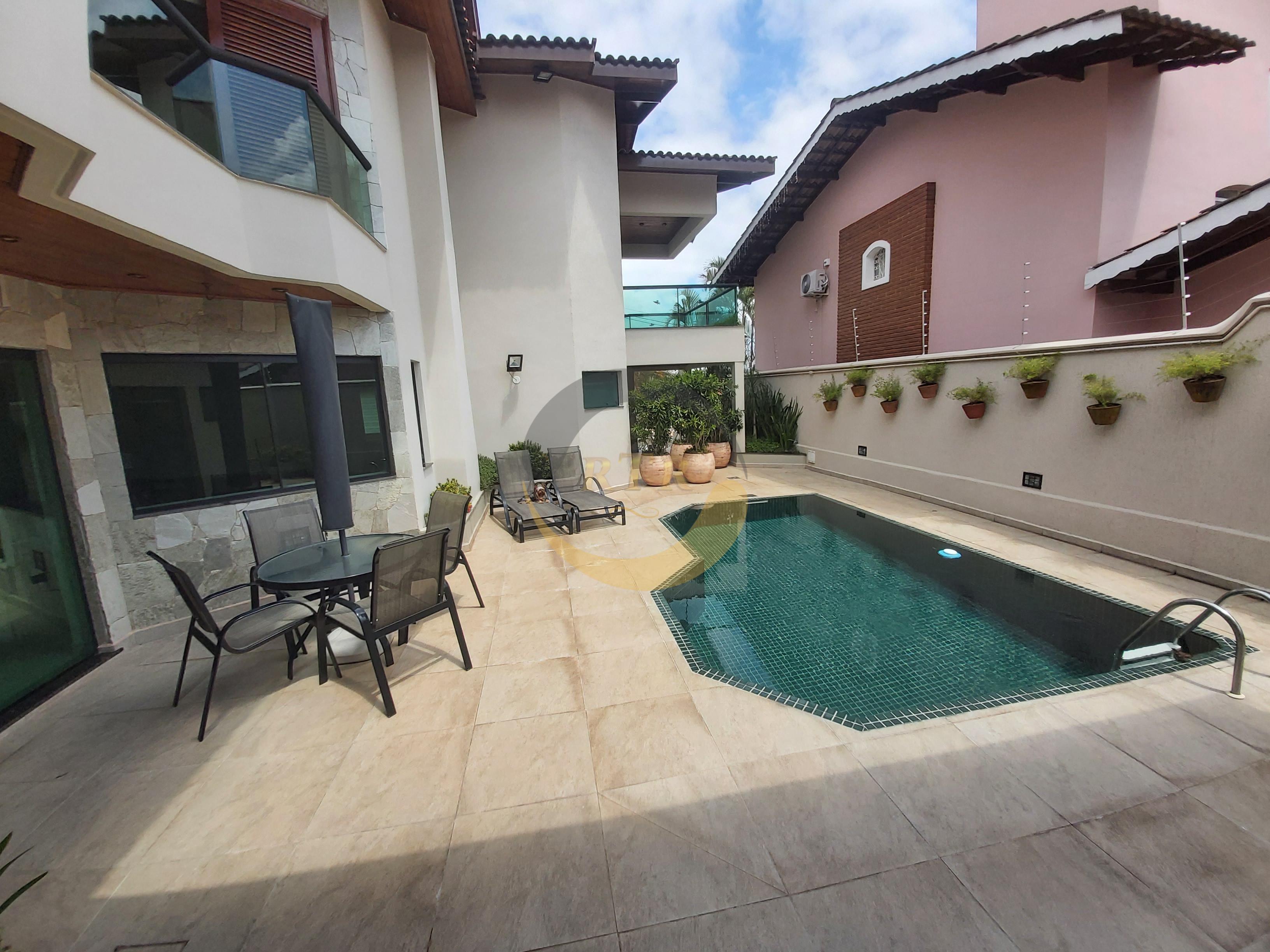 S&atilde;o Roque Nobre, Sobrado Alto Padr&atilde;o 340m&sup2;, 3 Su&iacute;tes, Piscina, Aquecimento Solar  São Roque - 