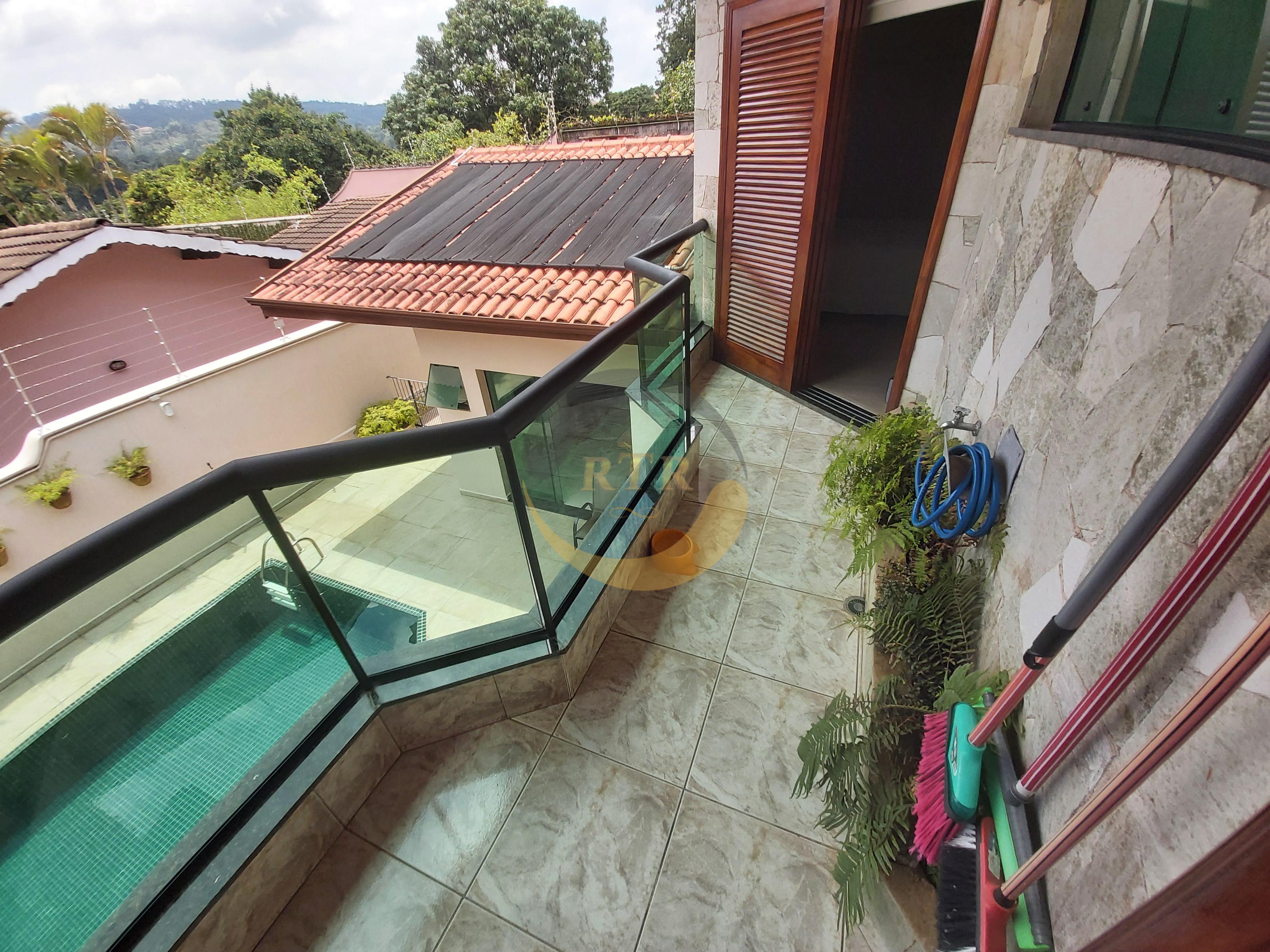 S&atilde;o Roque Nobre, Sobrado Alto Padr&atilde;o 340m&sup2;, 3 Su&iacute;tes, Piscina, Aquecimento Solar  São Roque - 