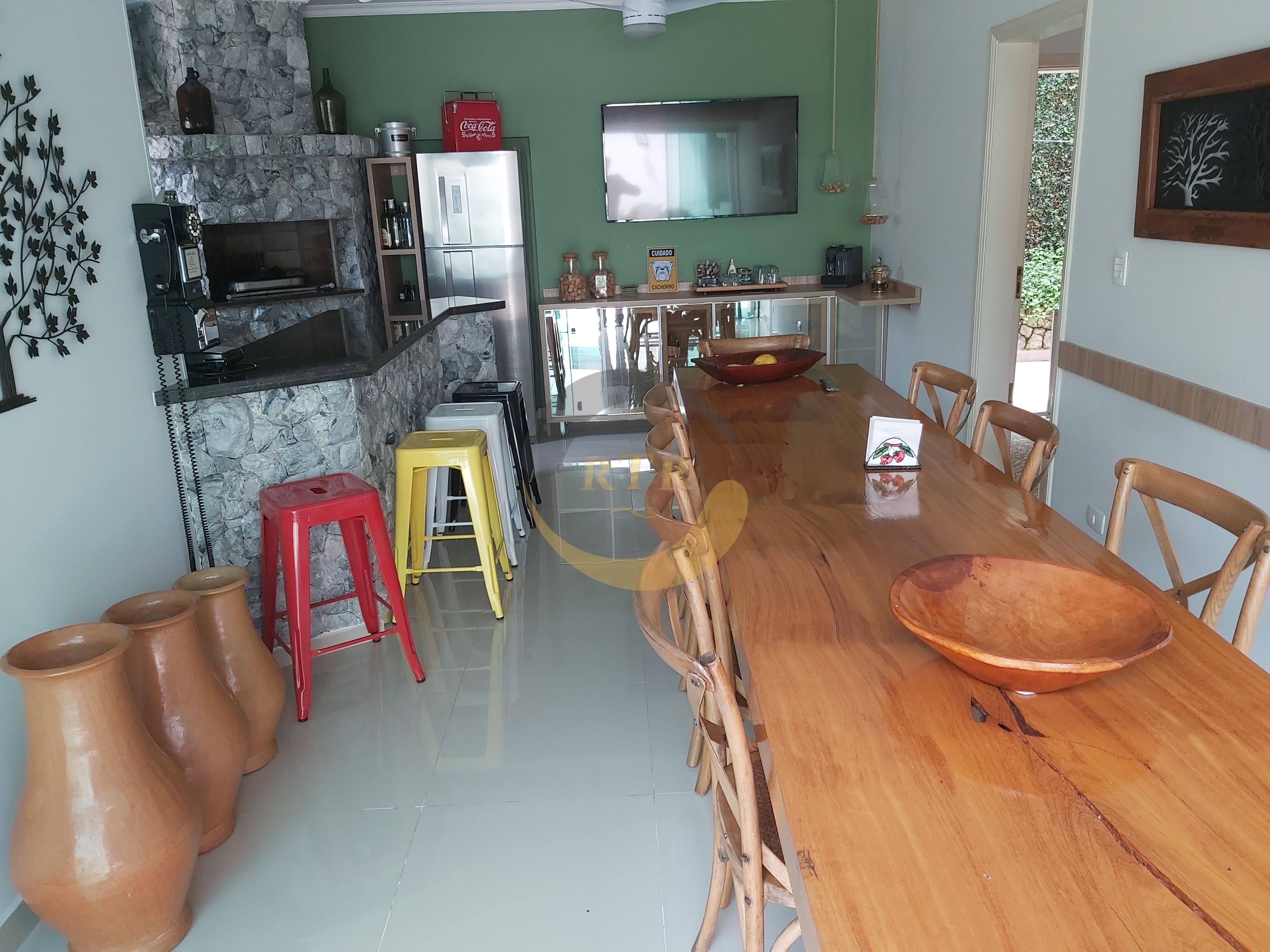 S&atilde;o Roque Nobre, Sobrado Alto Padr&atilde;o 340m&sup2;, 3 Su&iacute;tes, Piscina, Aquecimento Solar  São Roque - 