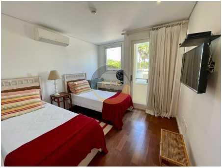 Sofistica&ccedil;&atilde;o, Conforto &agrave; Beira-Mar, Casa alto Padr&atilde;o, 458 M&sup2;, 5 su&iacute;tes, 4 vagas, P&eacute; Areia  Guarujá - 