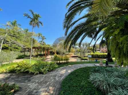 Sofistica&ccedil;&atilde;o, Conforto &agrave; Beira-Mar, Casa alto Padr&atilde;o, 458 M&sup2;, 5 su&iacute;tes, 4 vagas, P&eacute; Areia  Guarujá - 