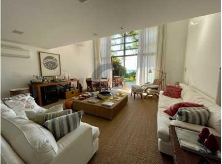 Sofistica&ccedil;&atilde;o, Conforto &agrave; Beira-Mar, Casa alto Padr&atilde;o, 458 M&sup2;, 5 su&iacute;tes, 4 vagas, P&eacute; Areia  Guarujá - 