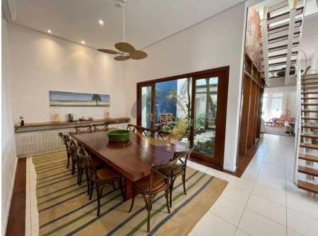 Sofistica&ccedil;&atilde;o, Conforto &agrave; Beira-Mar, Casa alto Padr&atilde;o, 458 M&sup2;, 5 su&iacute;tes, 4 vagas, P&eacute; Areia  Guarujá - 
