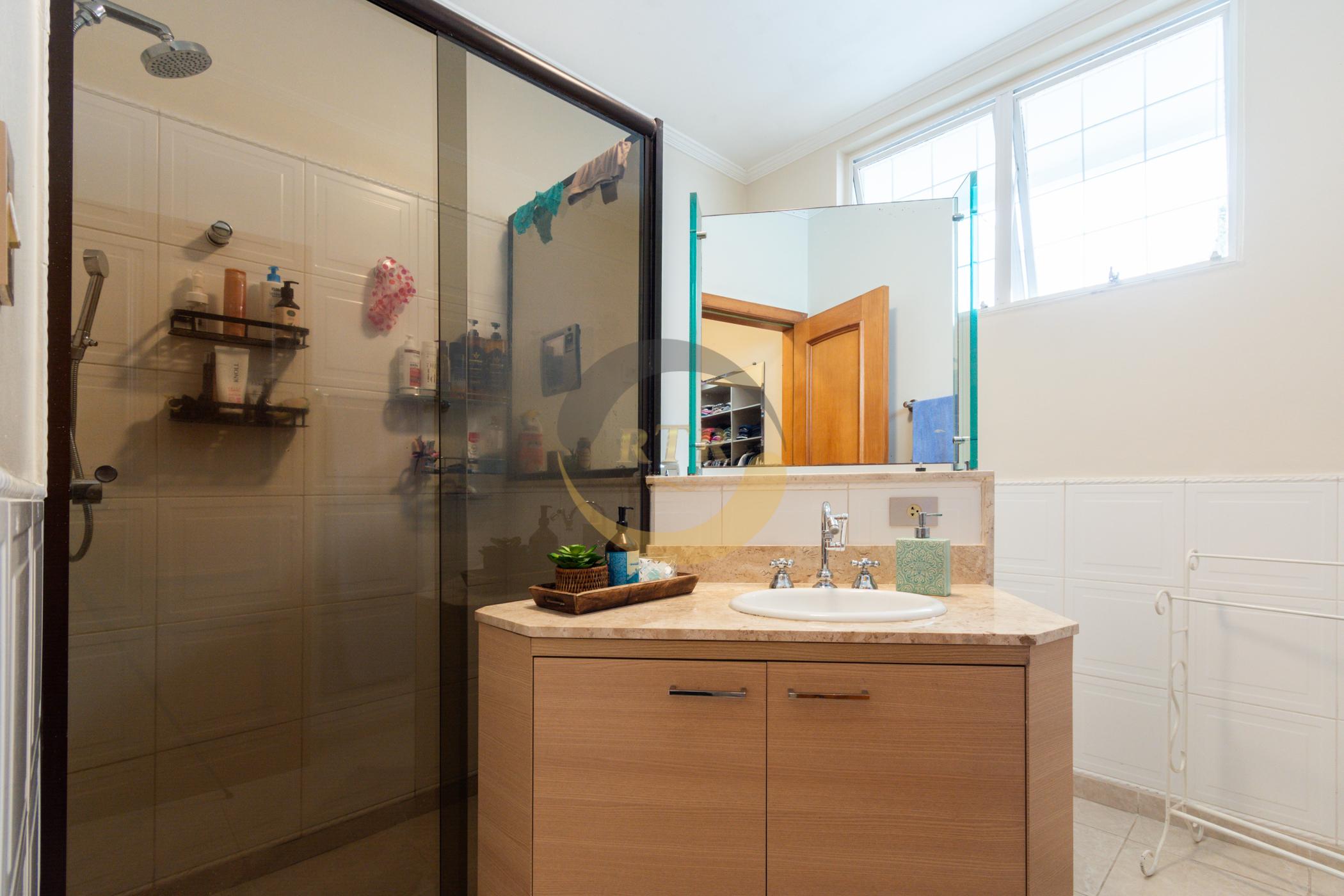 CASA, ALTO PADR&Atilde;O, PLANALTO PAULISTA, 450M&sup2;, 4 DORMIT&Oacute;RIOS, 2 SU&Iacute;TES,  PISCINA, 4 VAGAS  São Paulo - 