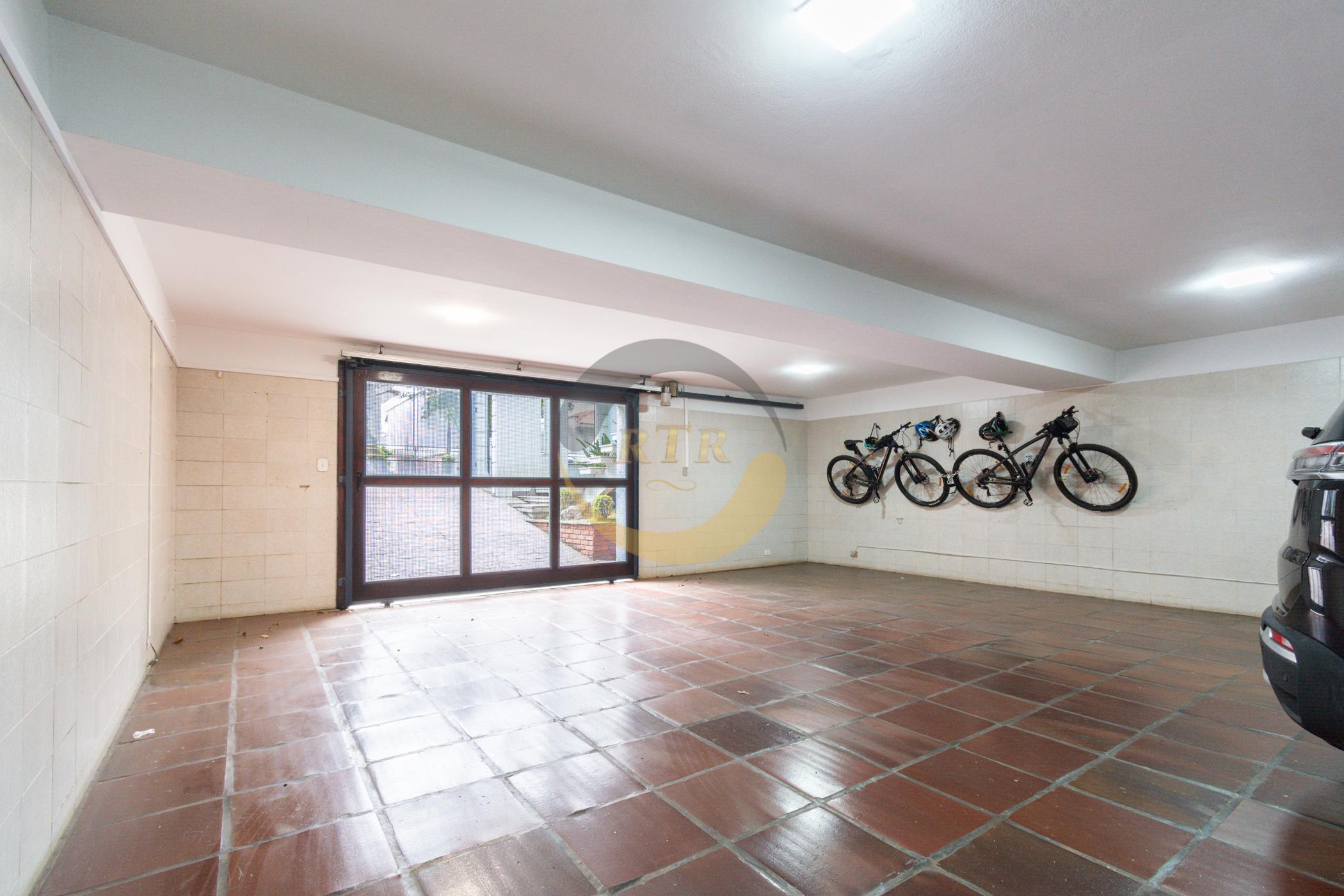 CASA, ALTO PADR&Atilde;O, PLANALTO PAULISTA, 450M&sup2;, 4 DORMIT&Oacute;RIOS, 2 SU&Iacute;TES,  PISCINA, 4 VAGAS  São Paulo - 