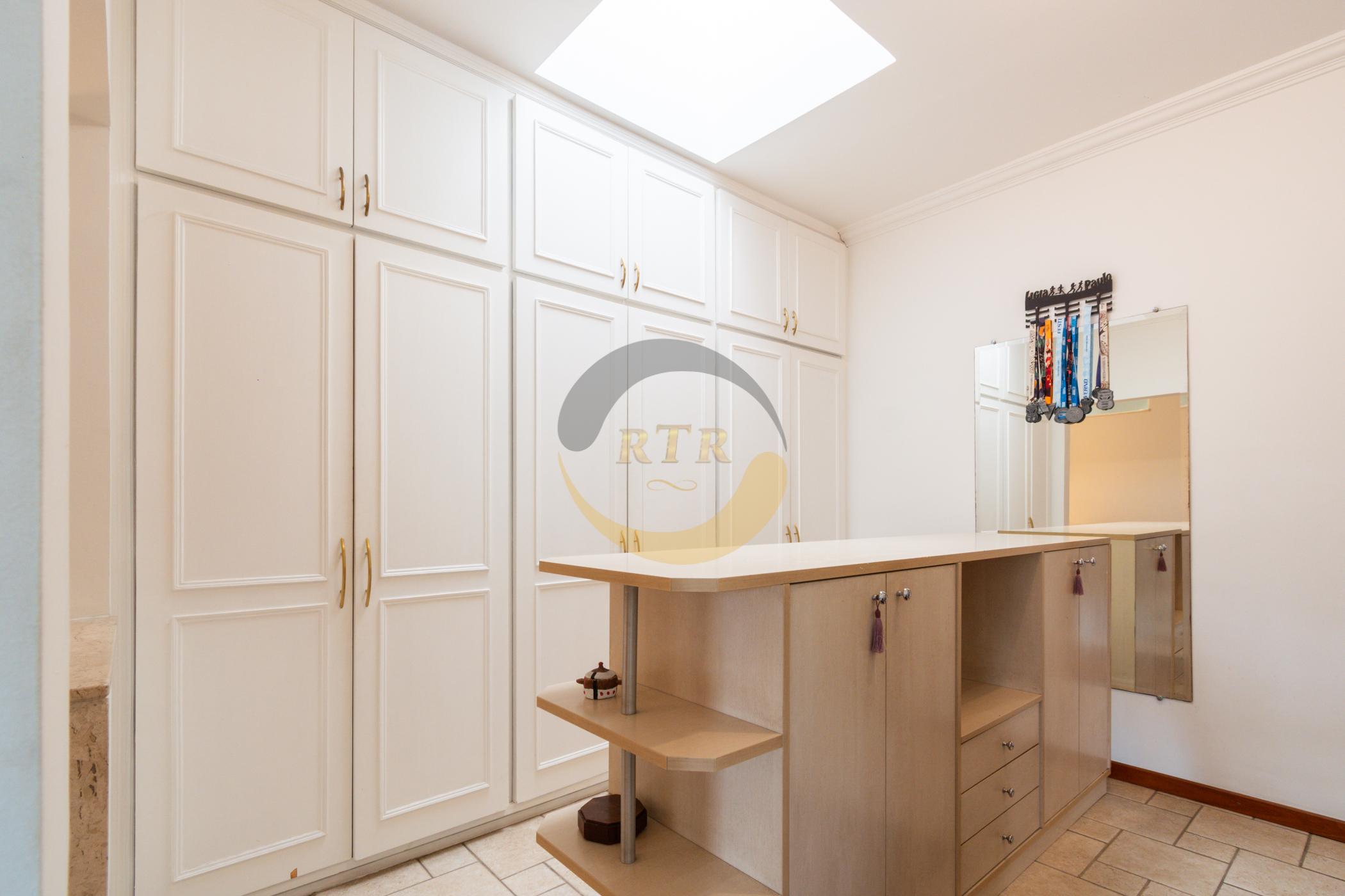 CASA, ALTO PADR&Atilde;O, PLANALTO PAULISTA, 450M&sup2;, 4 DORMIT&Oacute;RIOS, 2 SU&Iacute;TES,  PISCINA, 4 VAGAS  São Paulo - 