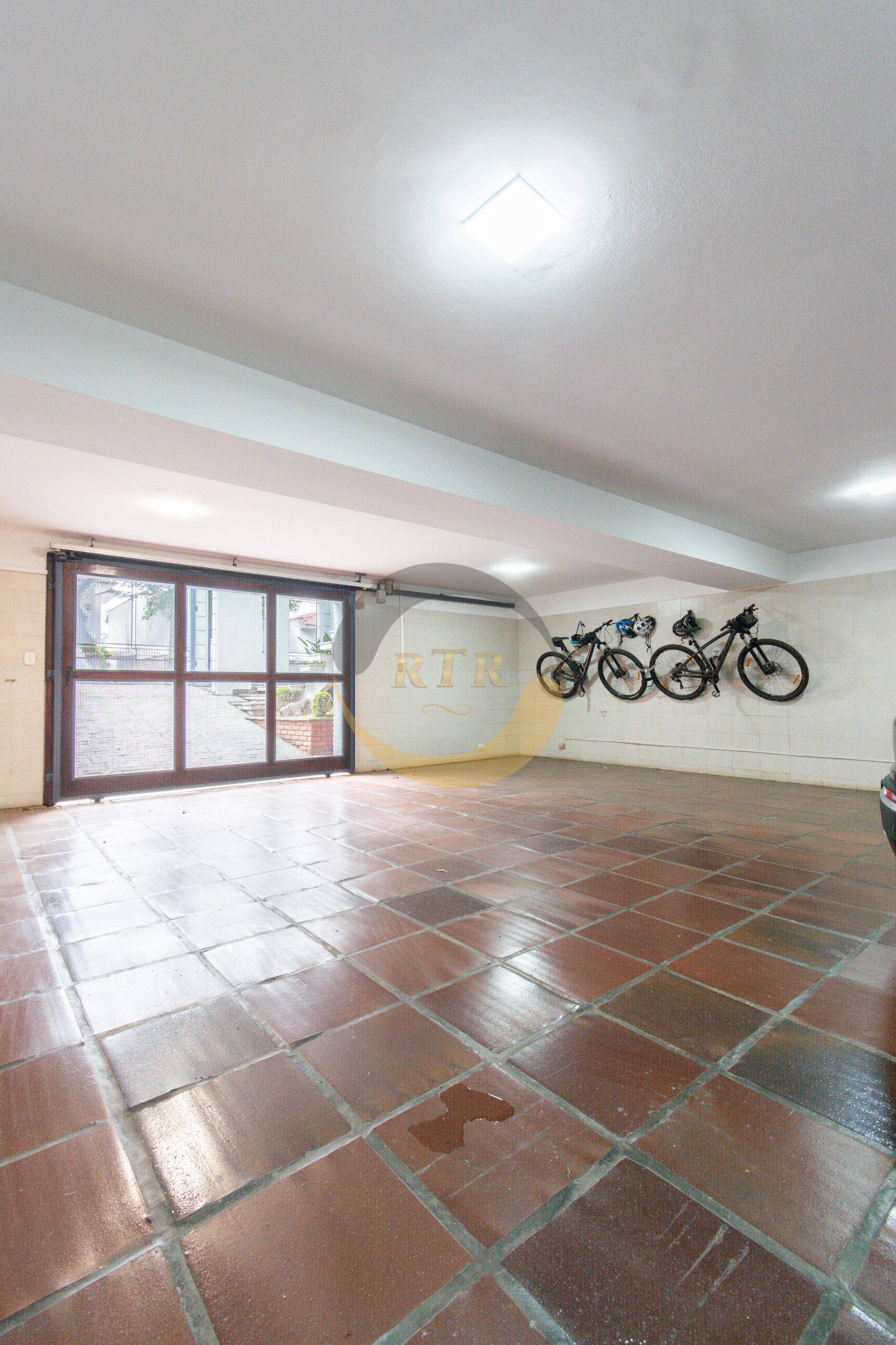 CASA, ALTO PADR&Atilde;O, PLANALTO PAULISTA, 450M&sup2;, 4 DORMIT&Oacute;RIOS, 2 SU&Iacute;TES,  PISCINA, 4 VAGAS  São Paulo - 
