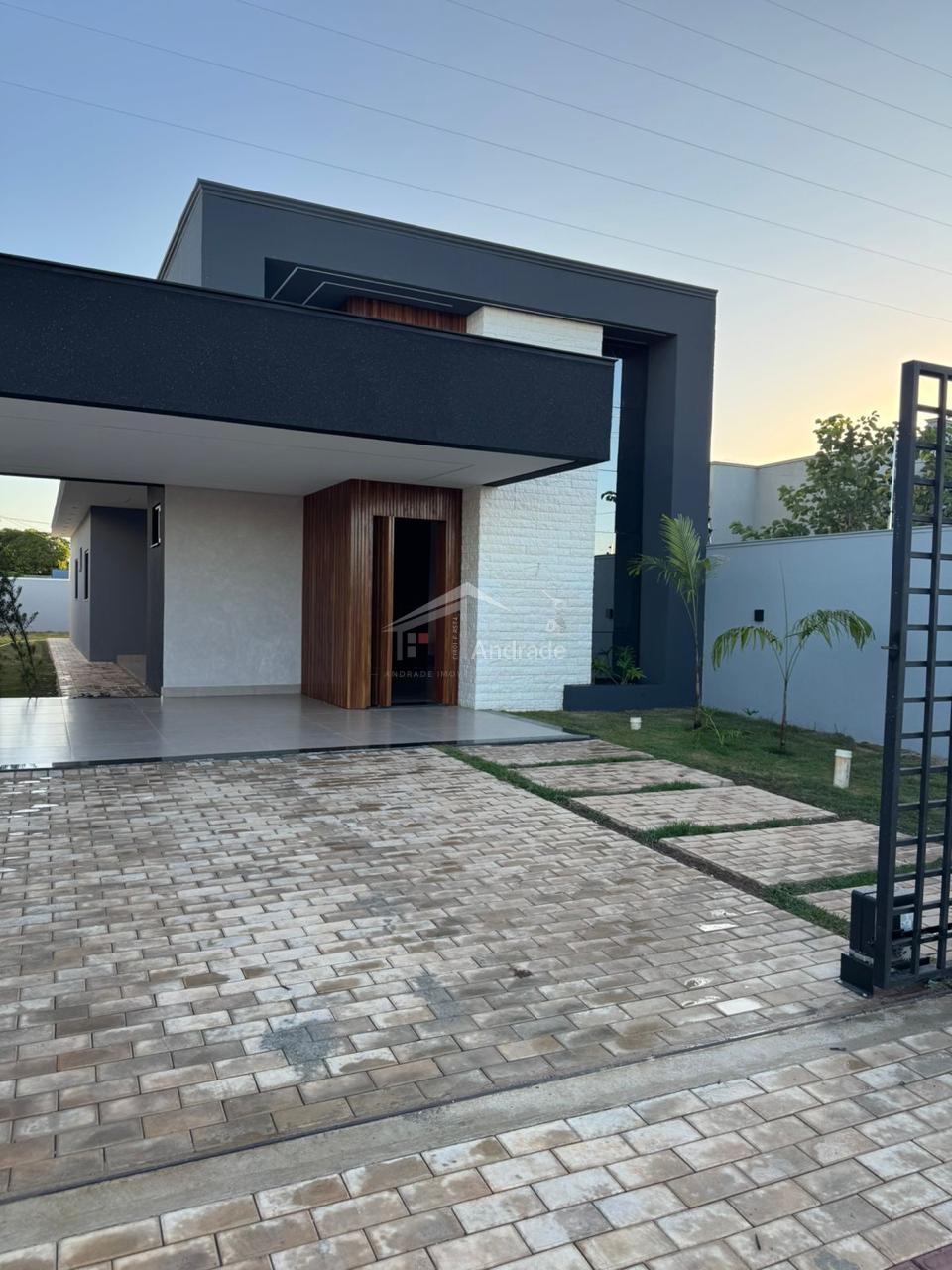 Casa &aacute; venda no Jardim N&aacute;poles  Sinop - 