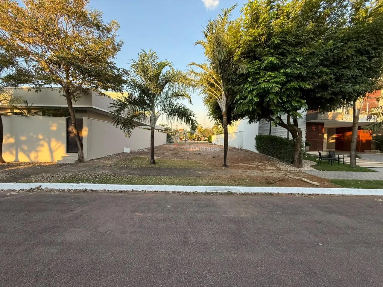 Terreno com duas frentes &agrave; venda no Portal da Mata  Sinop - 