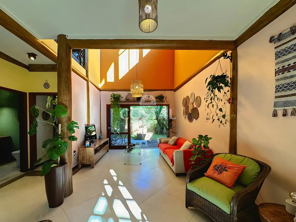 Casa Alto Padrão com 03 dormitórios (sendo 1 suíte) à Venda - Perequê Açu, Ubatuba/SP - Ubatuba - 