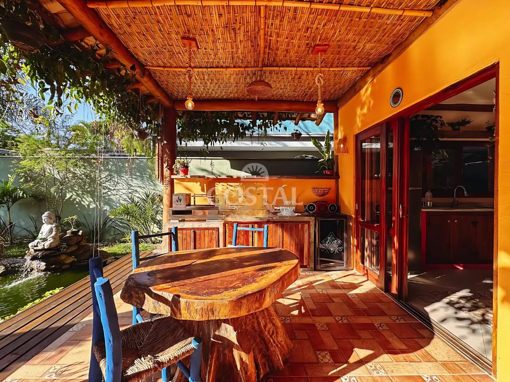 Casa Alto Padrão com 03 dormitórios (sendo 1 suíte) à Venda - Perequê Açu, Ubatuba/SP - Ubatuba - 