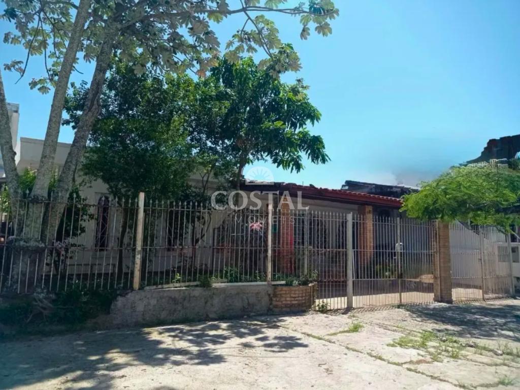 Casa com 3 Quartos (1 Suíte) - apenas 400 metros da Praia do Indaia! Avenida Presidente Castelo Branco Caraguatatuba - 