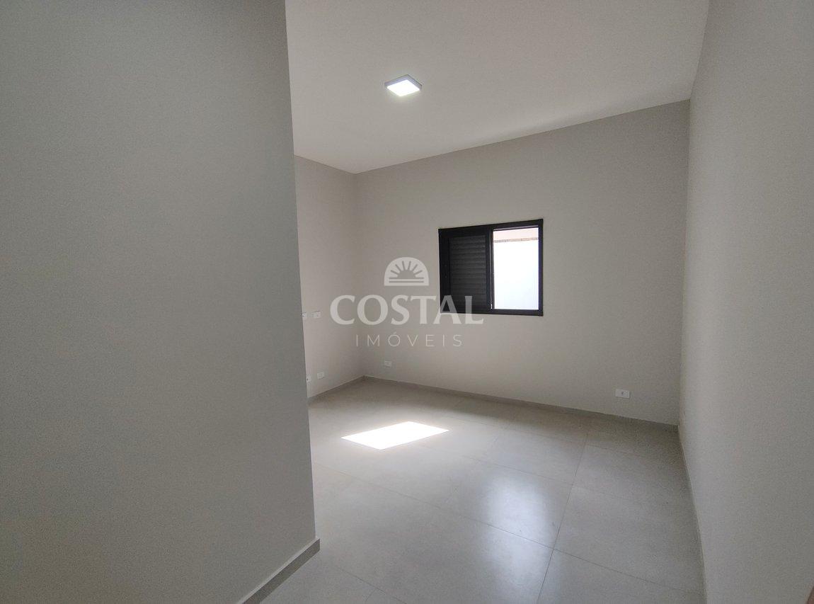 Linda Casa a Venda no Golfinhos - Caraguatatuba - 