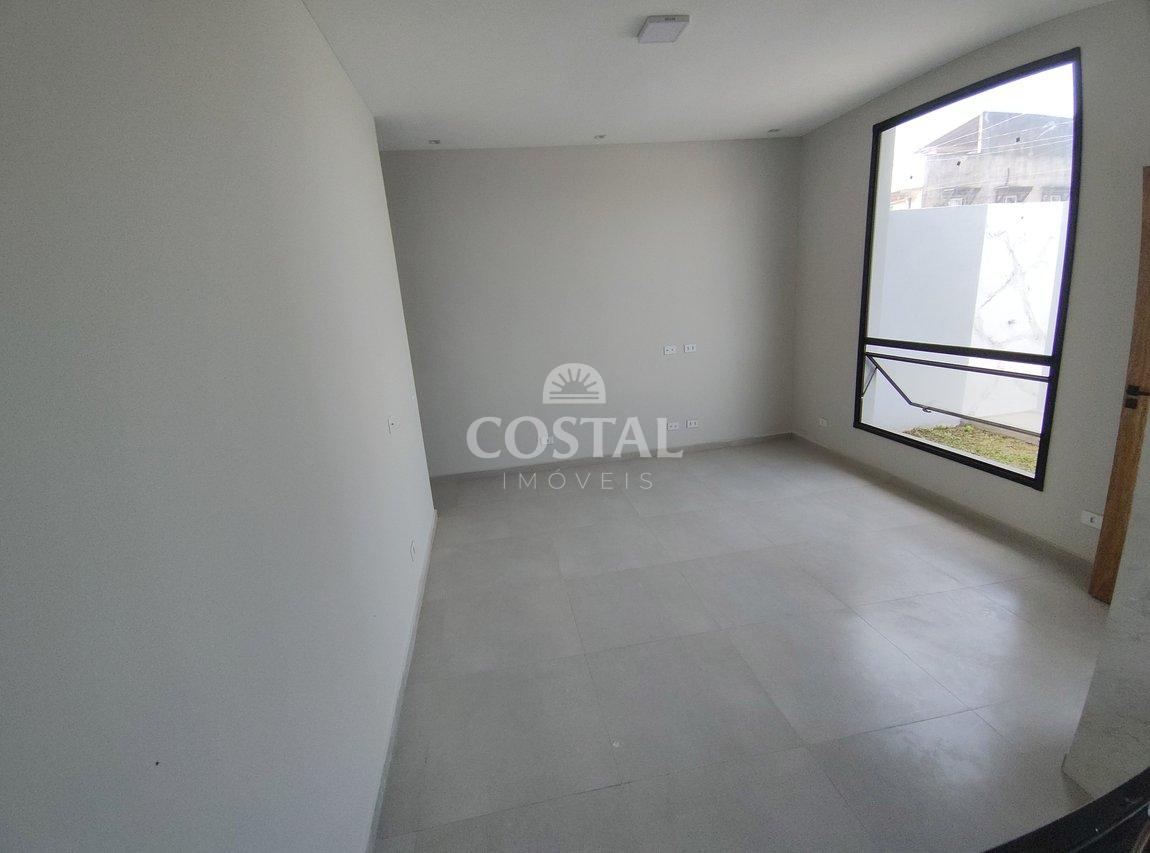 Linda Casa a Venda no Golfinhos - Caraguatatuba - 
