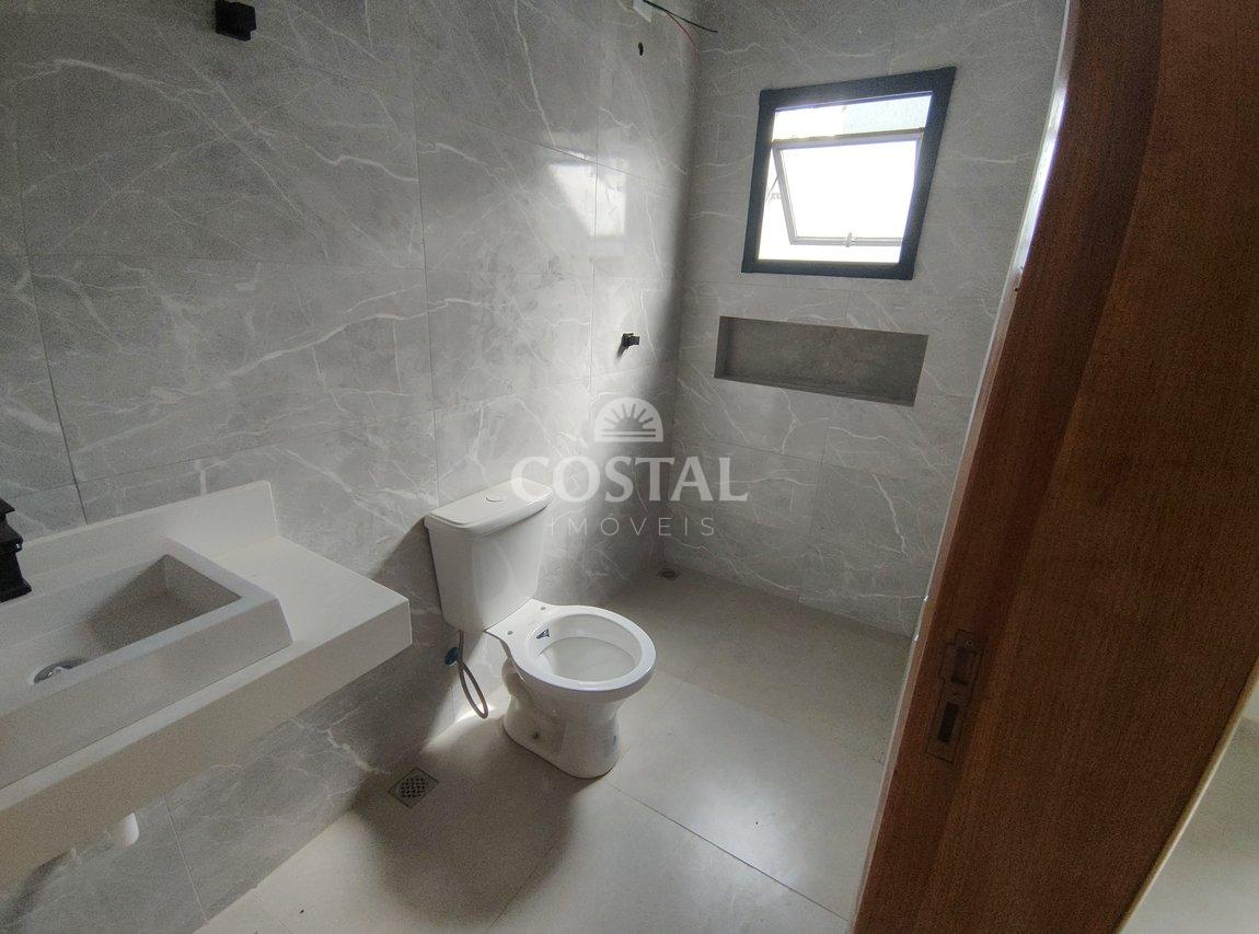 Linda Casa a Venda no Golfinhos - Caraguatatuba - 