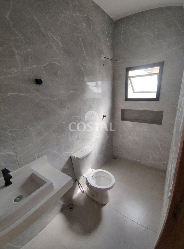 Linda Casa a Venda no Golfinhos - Caraguatatuba - 