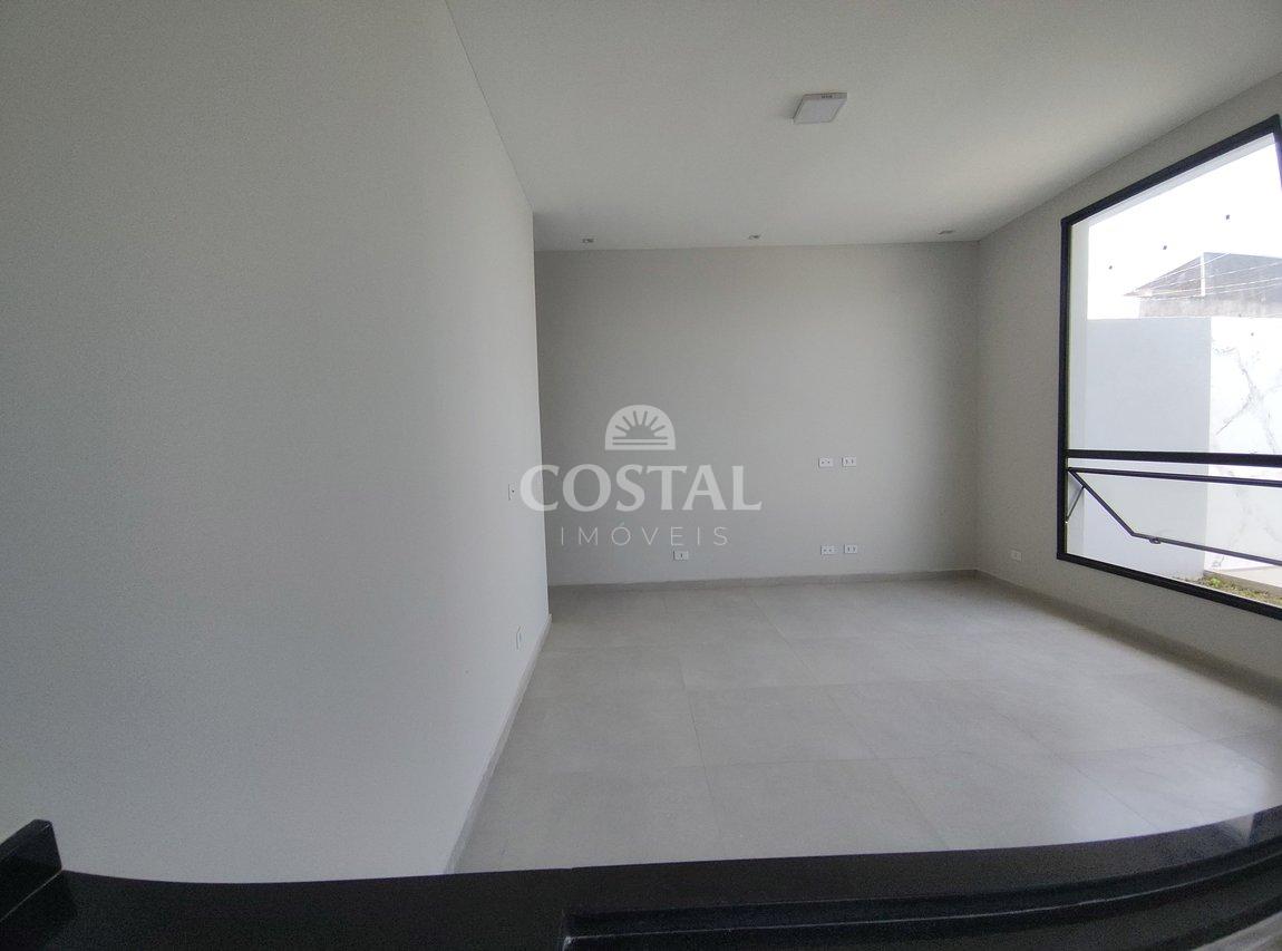 Linda Casa a Venda no Golfinhos - Caraguatatuba - 