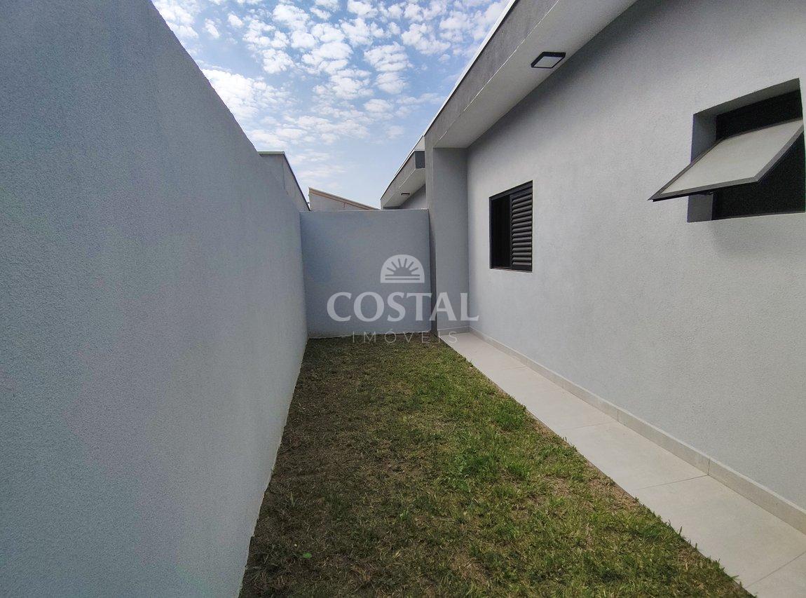 Linda Casa a Venda no Golfinhos - Caraguatatuba - 