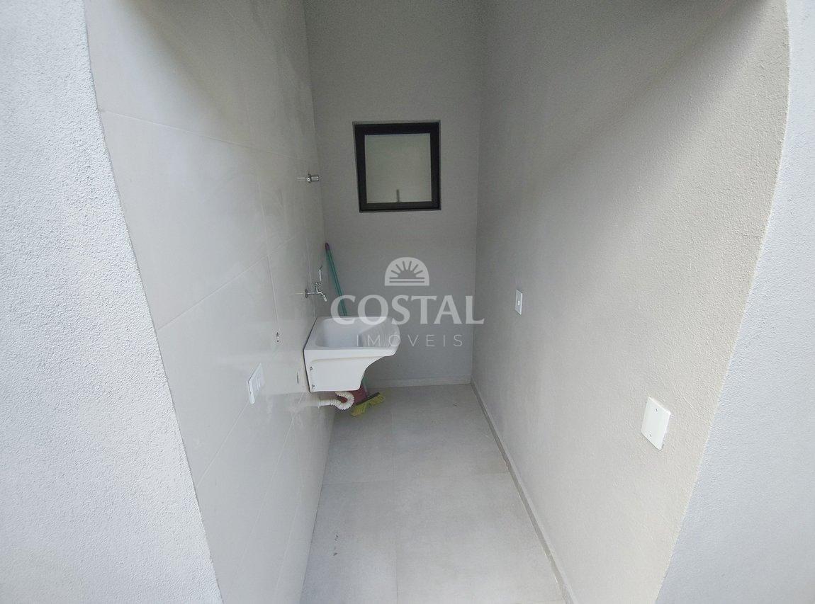 Linda Casa a Venda no Golfinhos - Caraguatatuba - 