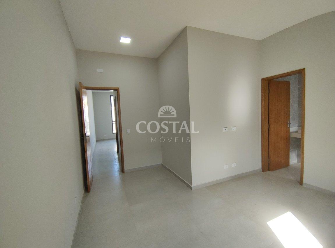 Linda Casa a Venda no Golfinhos - Caraguatatuba - 