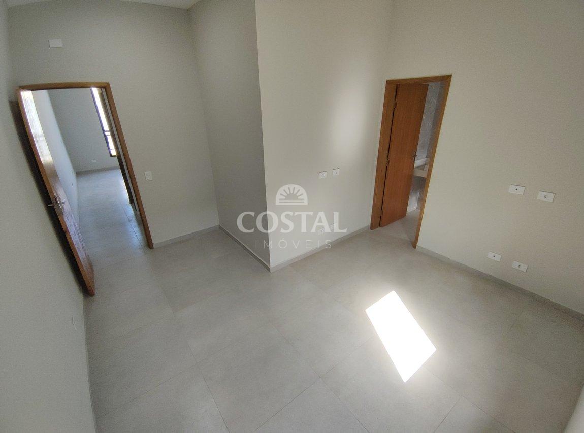Linda Casa a Venda no Golfinhos - Caraguatatuba - 