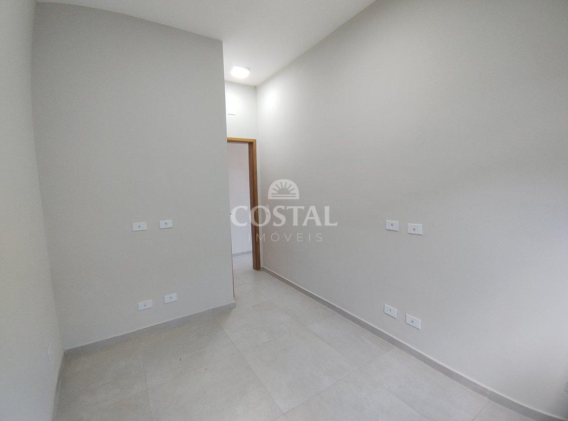 Linda Casa a Venda no Golfinhos - Caraguatatuba - 